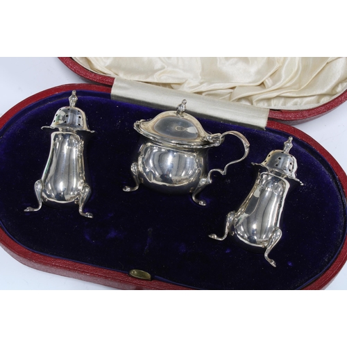 2 - George V silver three piece condiment set, Birmingham 1911, in original fitted case (3)