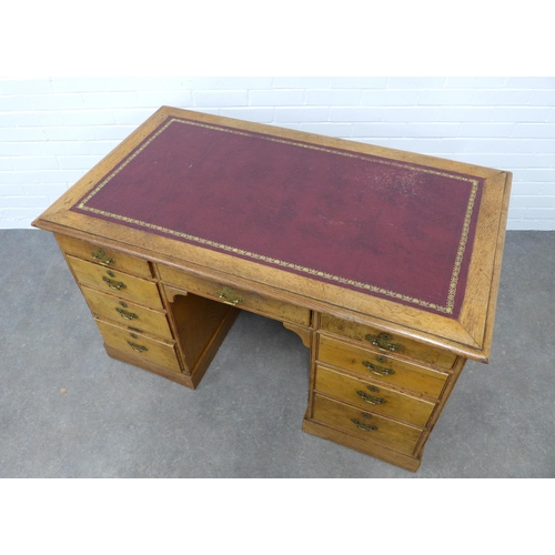 286 - Late 19th / early 20th century oak desk, 130 x 77 x 75cm.