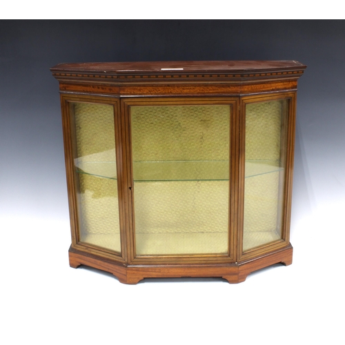 319 - Small mahogany display cabinet with glazed sides and single glass shelf, 48 x 42cm