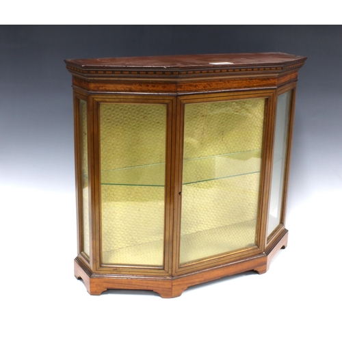 319 - Small mahogany display cabinet with glazed sides and single glass shelf, 48 x 42cm