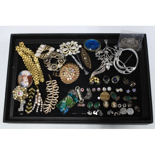 69 - A quantity of costume jewellery and a boxed Rotary wristwatch with bracelet (a lot)