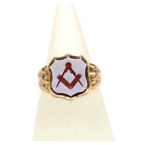 74 - Gents 9ct gold ring with Masonic plaque, Chester hallmarks with indistinct date letter, size T