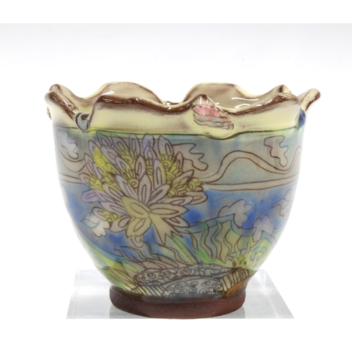 121 - MAUREEN MINCHIN (born 1954) pottery bowl with  pinched rim and puffin pattern, 9cm