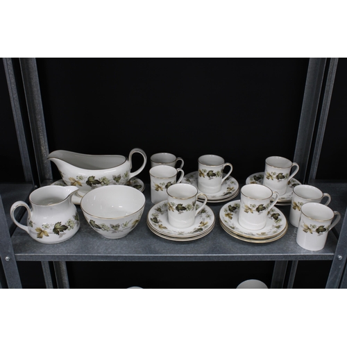 128 - Royal Doulton Larchmont pattern dinner service with teaset (a lot)