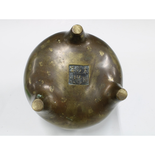 147 - Bronze tripod censer, with Xuande mark but likely 19th or 20th century, 17cm