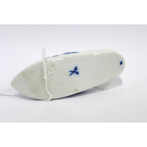 279 - Meissen blue and white miniature porcelain Turkish slipper, blue crossed swords mark, 9cm