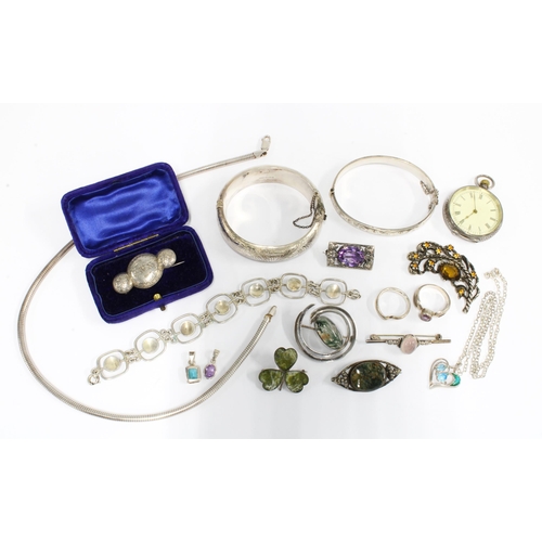 28 - Vintage and later,mainly silver and some costume jewellery to include brooches, pendants, rings and ... 