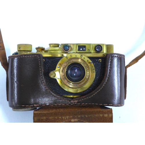 295 - Replica camera marked Leica Bildberichter No. 15617, with leather carry case