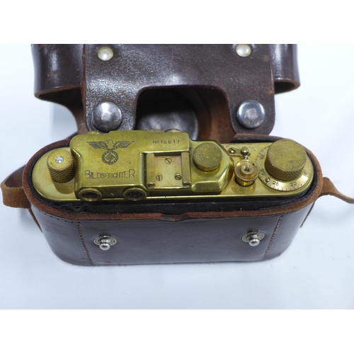 295 - Replica camera marked Leica Bildberichter No. 15617, with leather carry case