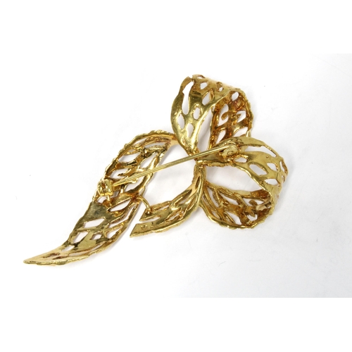 32 - 9ct gold bow brooch, import marks for London 1965