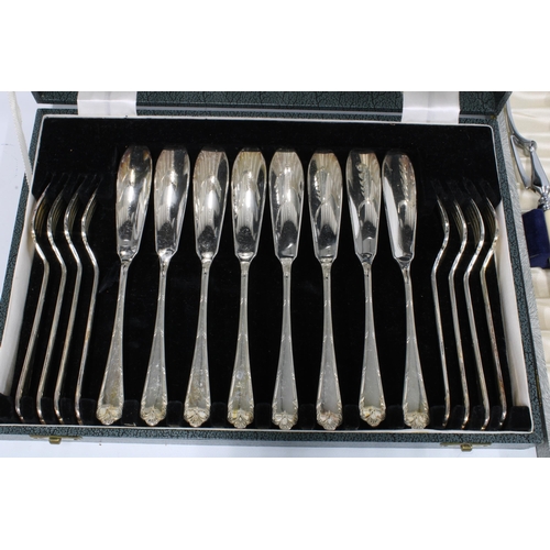 34 - Cased set of Epns fish servers and a carving set (2)