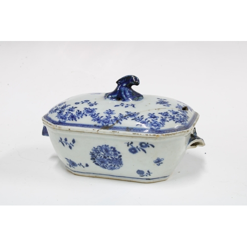 365 - Chinese famille rose rectangular box and cover, 19 x 6cm, together with a Chinese blue and white tur... 