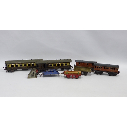 411 - A collection of vintage Hornby carriages and accessories to include Pullman Verona, etc (8)