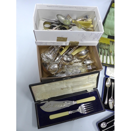 418 - Quantity of cased sets of EPNS flatwares, loose cutlery, fish servers with composite handles, glass ... 