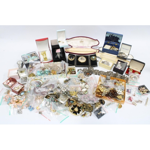 73A - Quantity of vintage and later costume jewellery with some silver jewellery, (a lot)