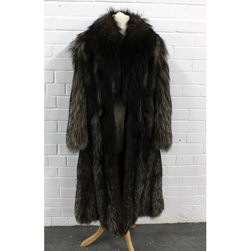 437 - Ladies vintage  fox fur coat.