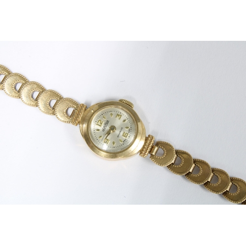 52 - Roamer, ladies vintage 9ct gold wristwatch on a 9ct gold bracelet strap, Birmingham 1962