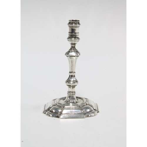 63 - 18th century silver taperstick, knop stemmed, London 1799,  11cm