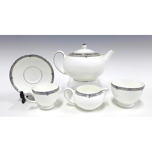 116 - Wedgwood Amherst dinner service with matching teaset (a lott)