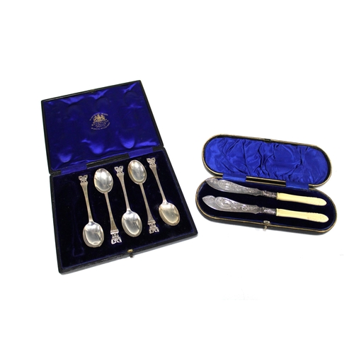 25 - Cased pair of silver butter knives with composite handles, Sheffield 1896 and a set of five Victoria... 