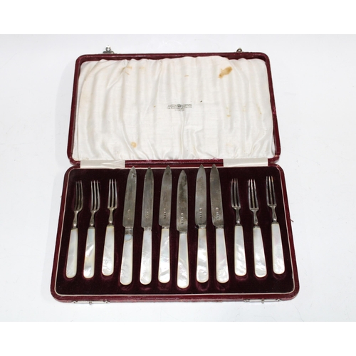 54 - George V cased set of six silver and mother of pearl fruit knives and forks, Sheffield 1924