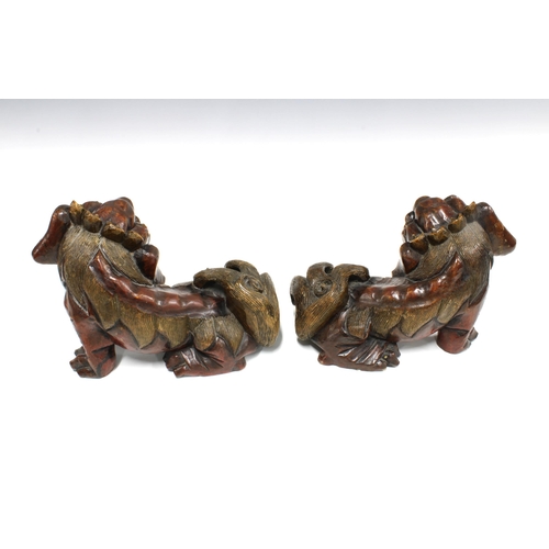 81 - A large pair of  chinoiserie wooden Temple Dogs / Lions with bead eyes (2) 27 x 21cm.