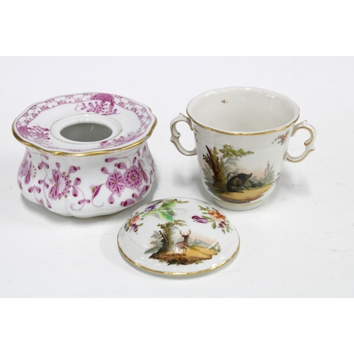 116 - Meissen hair tidy jar and a porcelain custard cup and cover, boar hunt pattern, (losses to finial) (... 