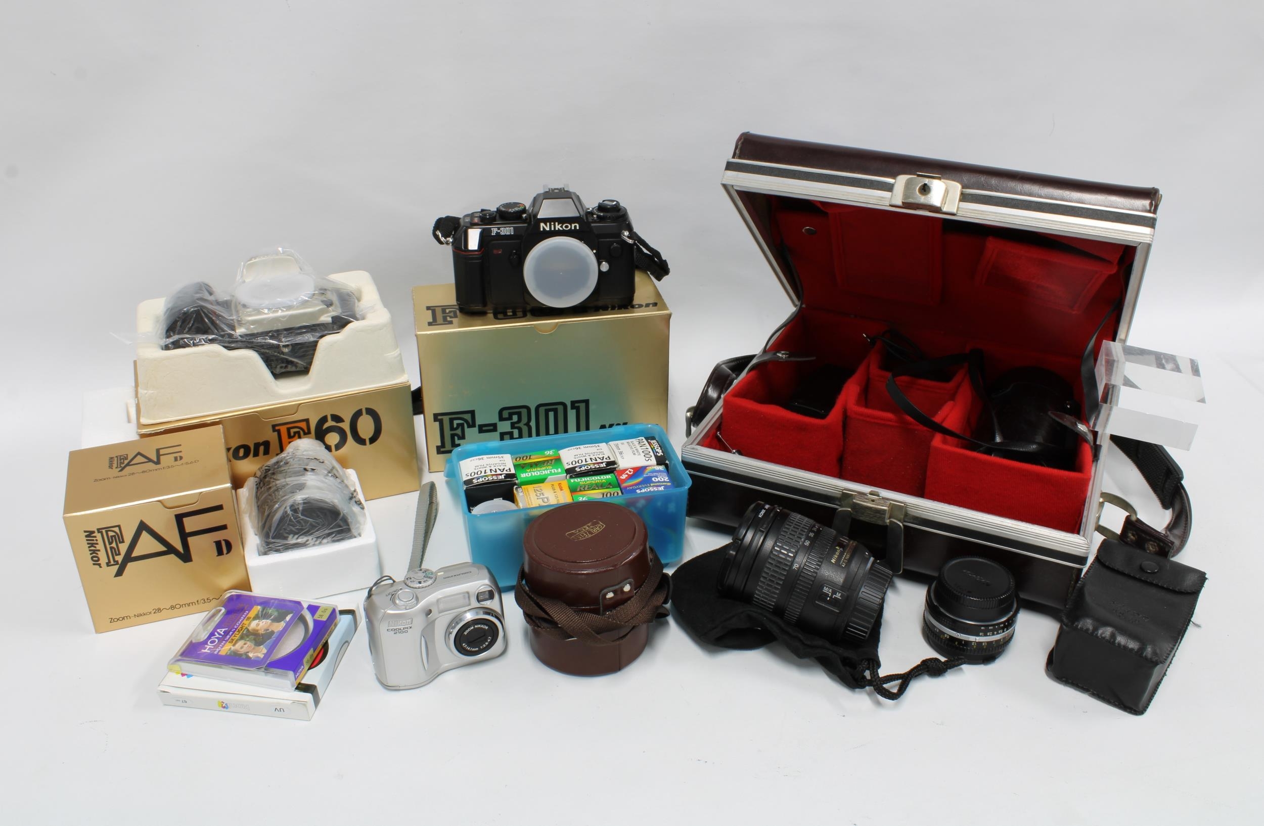A quantity of vintage cameras and equipm...