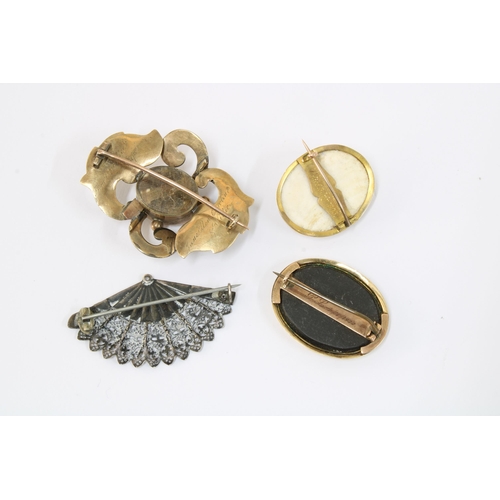 2 - A collection of brooches to include a cameo brooch, mourning brooch with hair locket verso, and two ... 