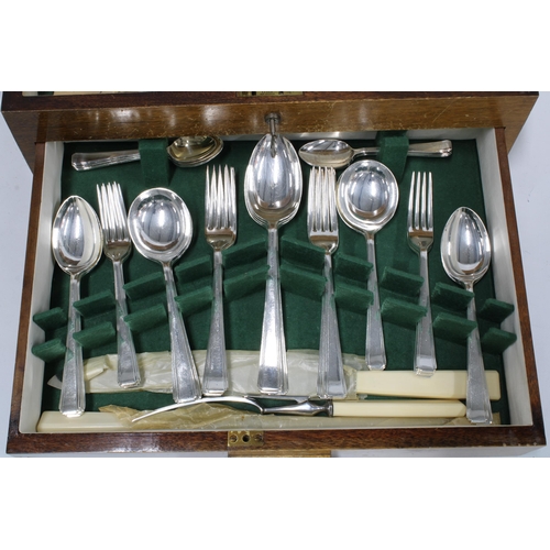 336 - Cutlery canteen with a suite of Epns flatware with composite handles