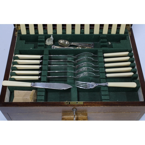 336 - Cutlery canteen with a suite of Epns flatware with composite handles