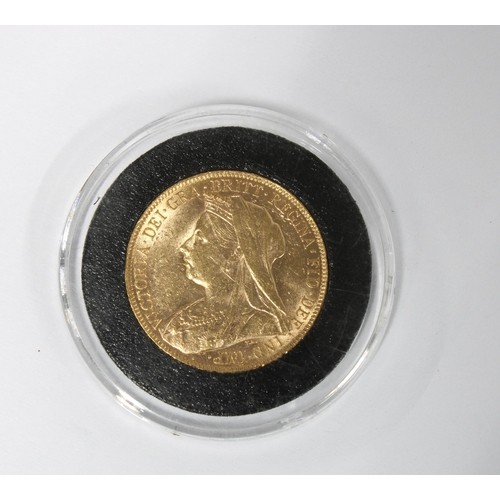 38 - Queen Victoria gold sovereign, 1900, plastic case