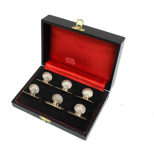 45 - A set of six silver shell menu card holders, stamped 925, in fitted box (6)