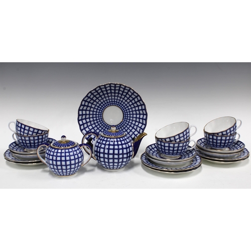 98 - Lomonosov St Petersburg porcelain teaset, blue and white pattern with gilding, (21)