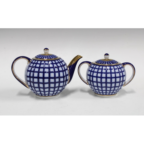 98 - Lomonosov St Petersburg porcelain teaset, blue and white pattern with gilding, (21)