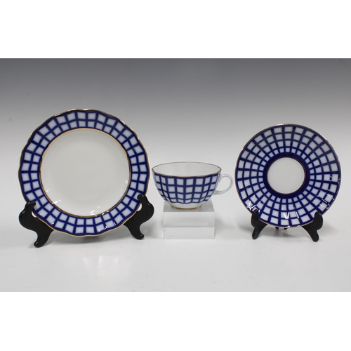 98 - Lomonosov St Petersburg porcelain teaset, blue and white pattern with gilding, (21)