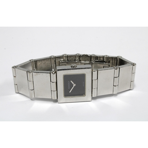 1 - Gucci 600 Series rectangular cased stainless steel wristwatch, signed black dial and bracelet strap,... 