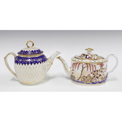 100 - Two early 19th century teapots to include Bloor Derby and another with Imari pattern, (2) (a/f) 25 x... 