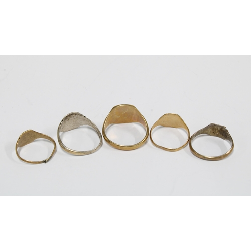 16 - Gents 9ct gold signet ring, Birmingham 1959, 15ct gold signet ring, two gold plated on silver rings ... 