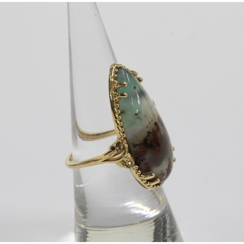 29 - 9ct gold agate ring with six small brown diamonds, stamped 9k