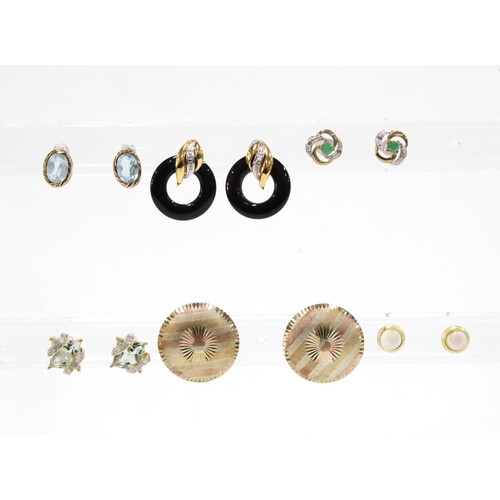 39 - A collection of gold and costume jewellery earrings (6 pairs)