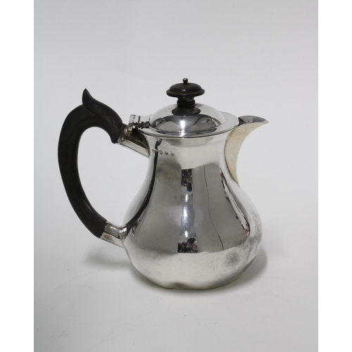 62 - George V silver hot milk pot, Edinburgh 1916, 12cm