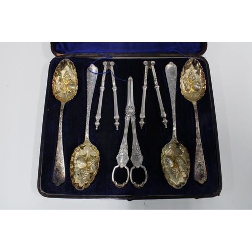 99E - Victorian Epns fruit and nut set with four berry spoons, grape scissors and two nut cracks, in fitte... 