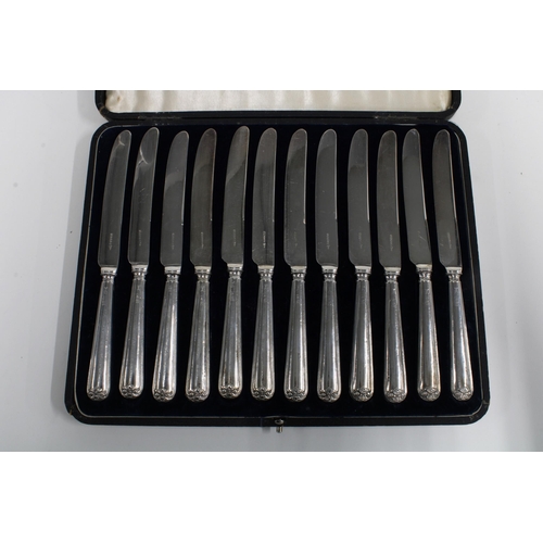 99F - Cased set of twelve silver handled fruit knives by Walker & Hall, (12)