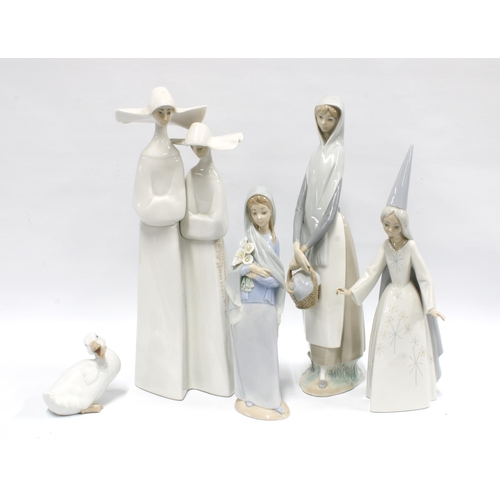 401 - Four Lladro figures and a Nao figure (5)