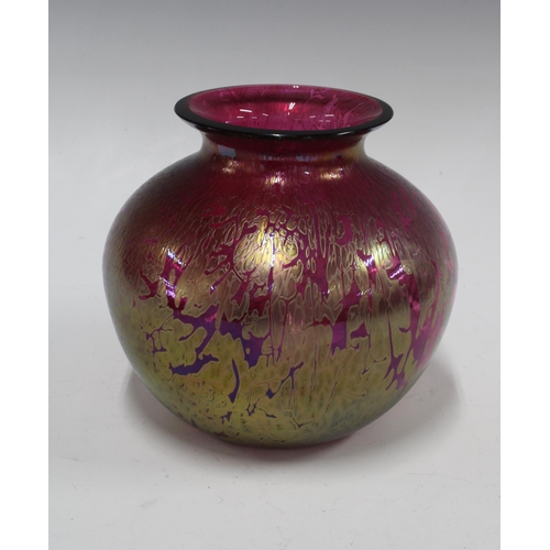 108 - Royal Brierley iridescent red and gold  art glass vase, base signed indistinctly, 18 x 16cm.