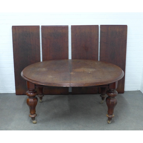 240 - Victorian mahogany extending dining table, with four extra leaves, standing on four facet bulbous le... 