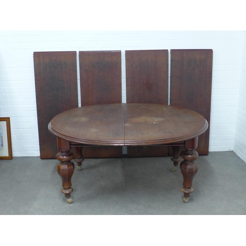 240 - Victorian mahogany extending dining table, with four extra leaves, standing on four facet bulbous le... 