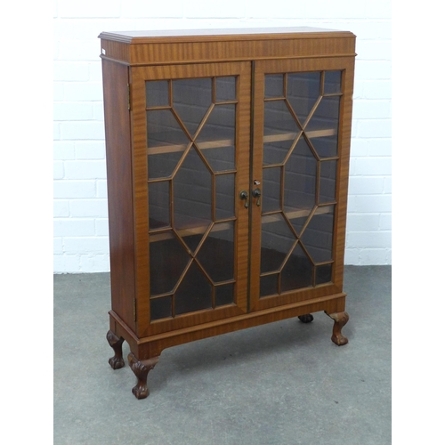 311 - 20th century Whytock & Reid style mahogany glazed cabinet  of neat proportions, on short cabriole le... 