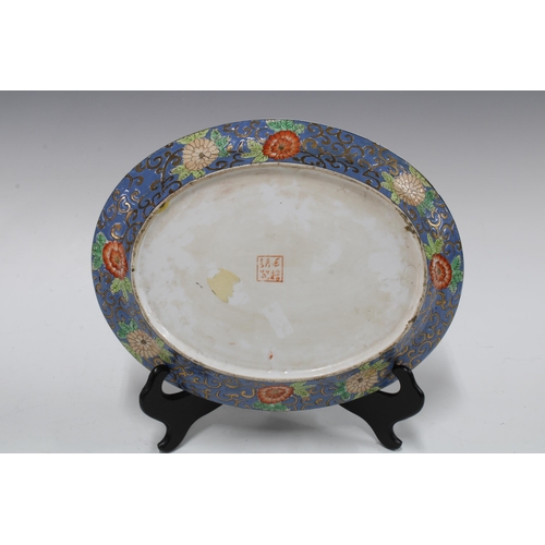 330 - Chinoiserie tureen, cover and oval plate 30cm wide